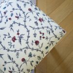 Le tabouret Mary en tissu fleuri vu de dessus